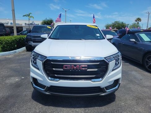 Used 2024 GMC Terrain SLE FWD image 2