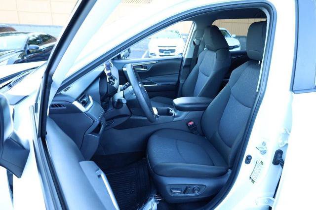 Used 2025 Toyota RAV4 XLE AWD/4WD image 9