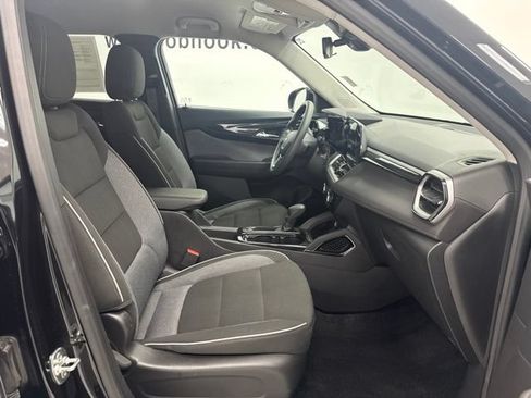 Used 2025 Chevrolet TrailBlazer LT AWD/4WD image 29