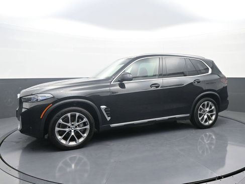 Used 2024 BMW X5 xDrive40i w/ Premium Package image 4