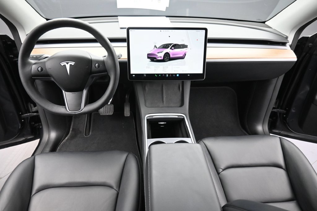 Used 2024 Tesla Model Y Long Range RWD image 16