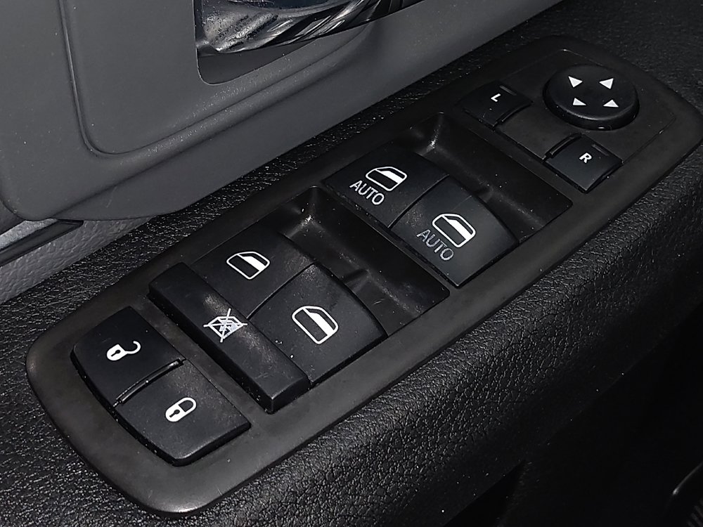 Used 2021 RAM 1500 Classic SLT AWD/4WD image 27