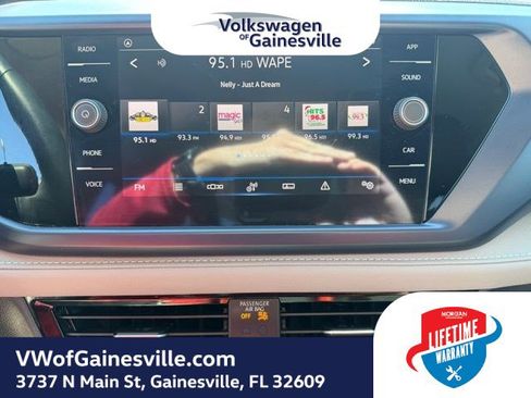 Certified 2024 Volkswagen Taos SE image 23