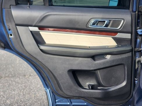 Used 2019 Ford Explorer Platinum image 23