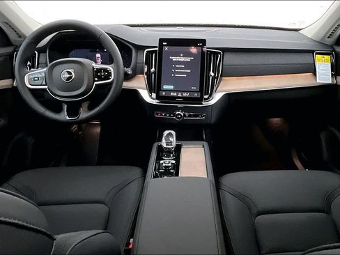 New 2026 Volvo XC90 B5 Plus image 9