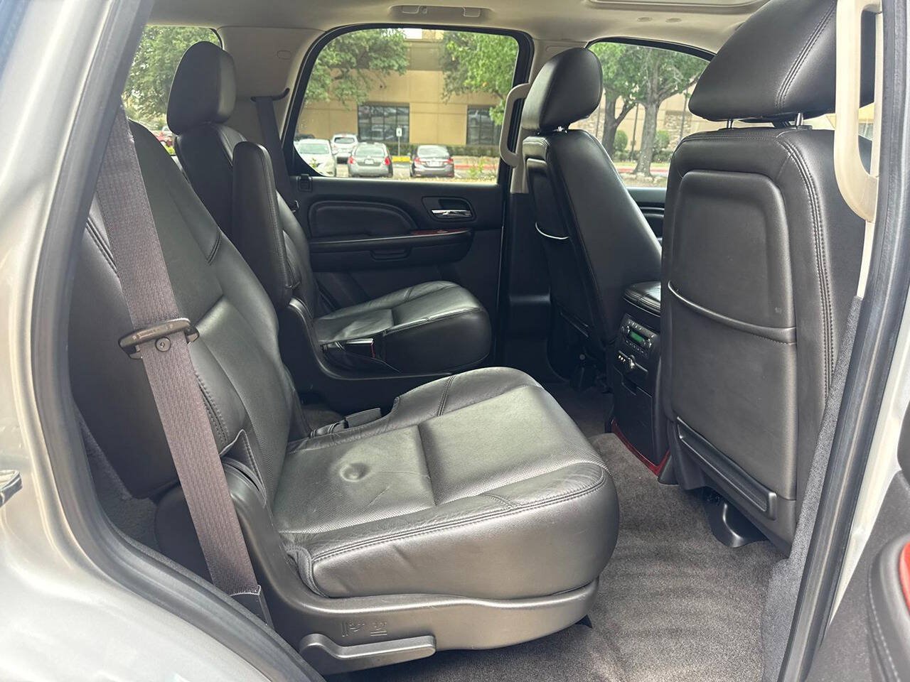 Used 2013 Cadillac Escalade Luxury RWD image 16