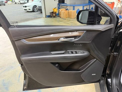 Used 2019 Cadillac XT5 Platinum AWD/4WD image 16