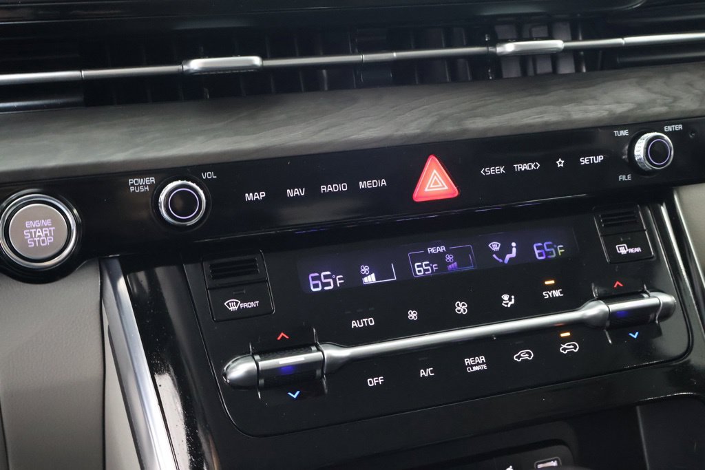 Used 2023 Kia Carnival EX FWD image 28