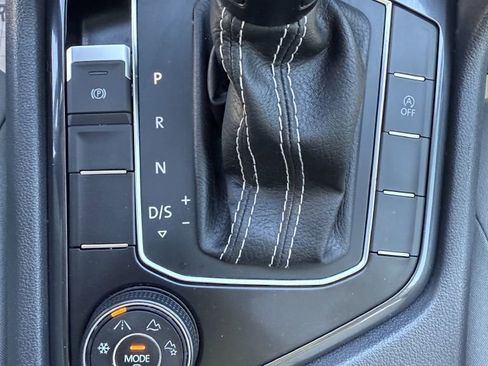 Used 2021 Volkswagen Tiguan SE w/ Panoramic Sunroof Package image 34