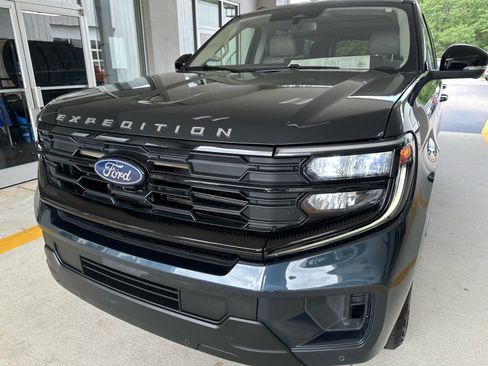 Certified 2025 Ford Expedition Active AWD/4WD image 2