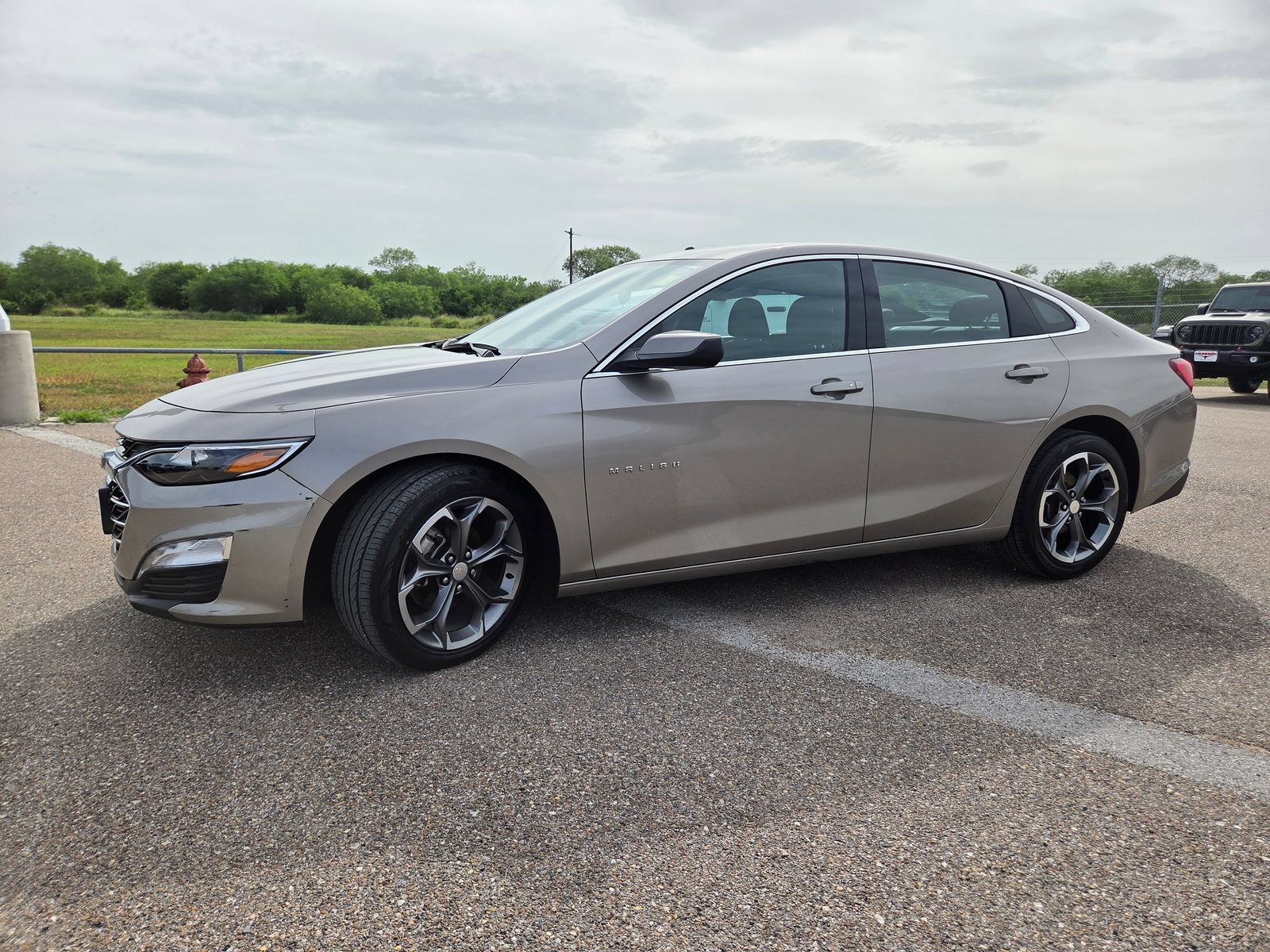 Used 2024 Chevrolet Malibu LT FWD image 3