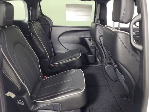New 2026 Chrysler Pacifica Limited image 25