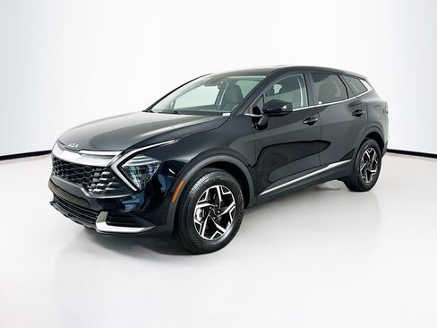 Used 2025 Kia Sportage LX image 3