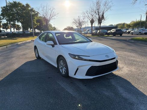 Used 2025 Toyota Camry LE image 7
