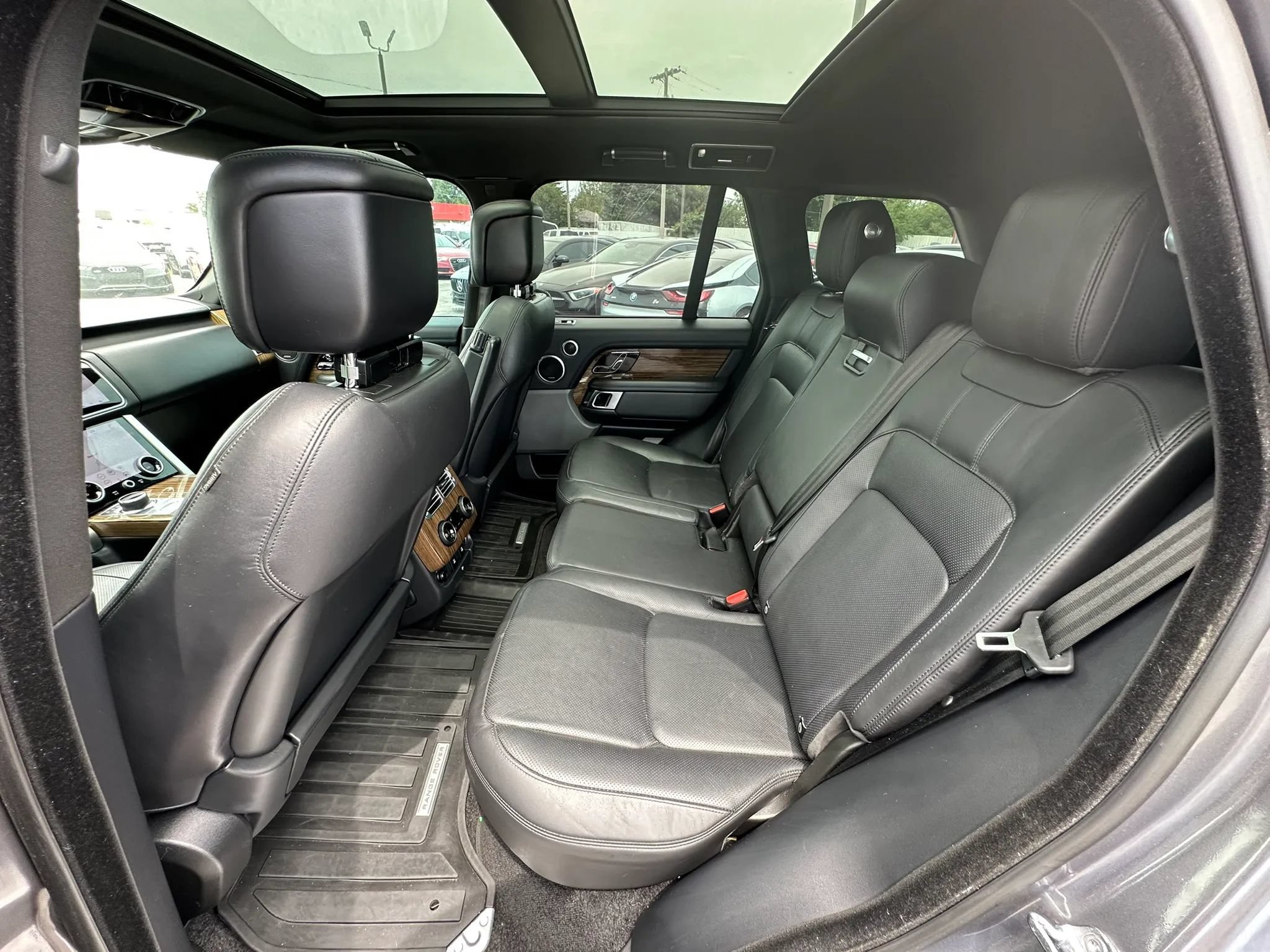 Used 2018 Land Rover Range Rover HSE AWD/4WD image 16
