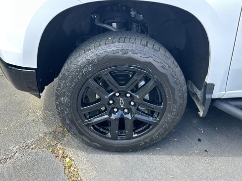 Used 2025 Chevrolet Silverado 1500 LT Trail Boss w/ Convenience Package II AWD/4WD image 18
