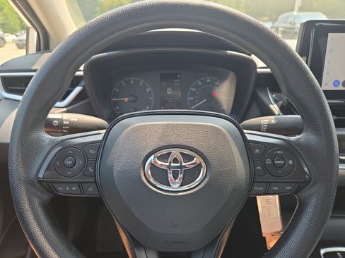 Used 2024 Toyota Corolla LE FWD image 10