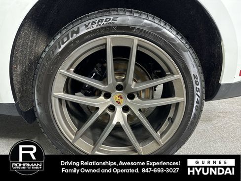 Used 2023 Porsche Macan AWD/4WD image 5