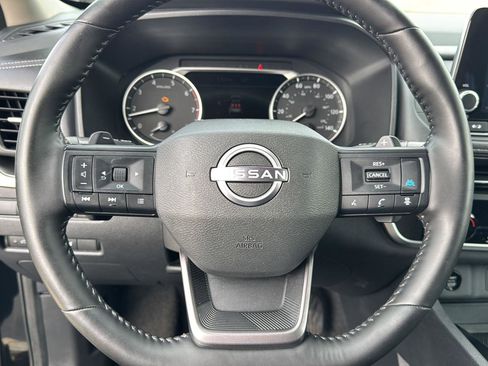 Used 2025 Nissan Rogue SV image 17