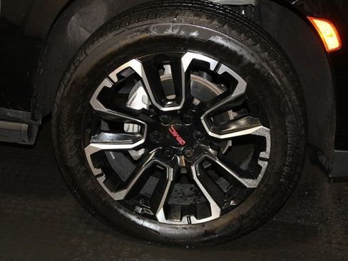 Used 2022 GMC Yukon XL Denali w/ Denali Premium Package image 34