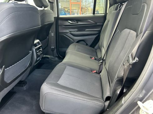 Used 2023 Jeep Grand Cherokee Laredo w/ Luxury Tech Group I image 36