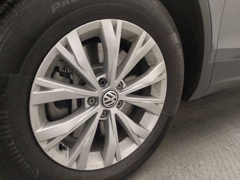 Used 2020 Volkswagen Tiguan S image 31