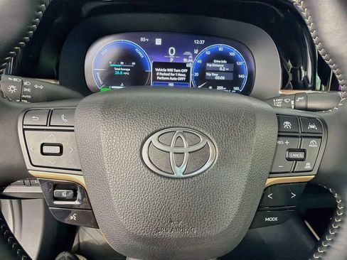 Used 2026 Toyota Crown AWD/4WD image 16