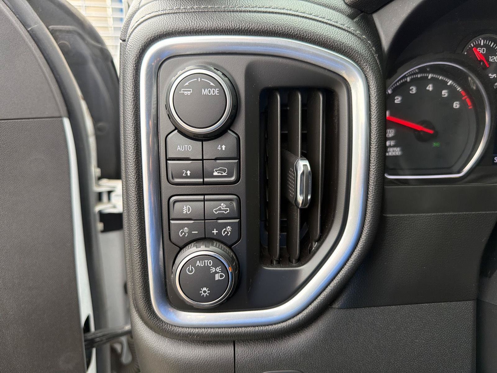 Used 2020 Chevrolet Silverado 1500 RST w/ RST Value Package AWD/4WD image 16