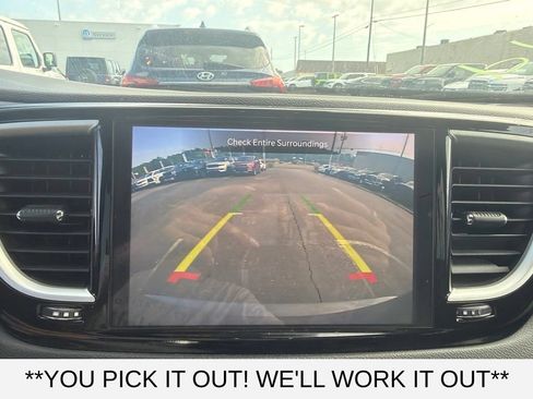 Used 2025 Chrysler Pacifica Select FWD image 14