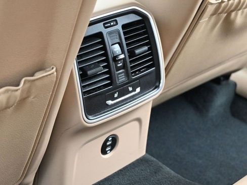 Used 2022 Porsche Macan image 25