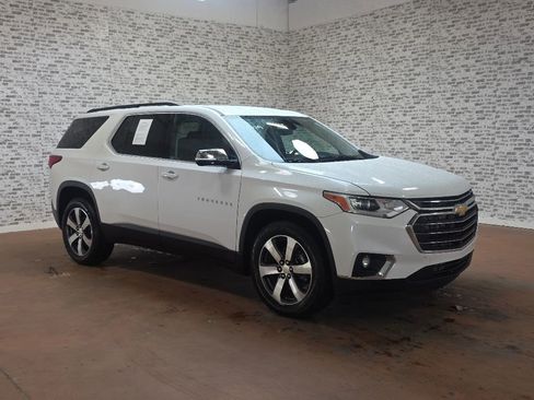 Used 2021 Chevrolet Traverse LT w/ LT Premium Package AWD/4WD image 1