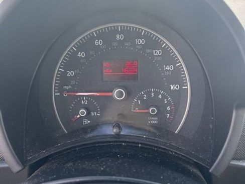 Used 2010 Volkswagen Beetle Coupe image 3