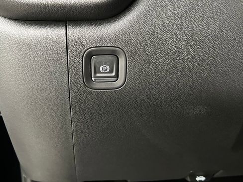 Used 2026 Chevrolet Silverado 1500 Custom Trail Boss w/ LPO, Dark Essentials Package image 39