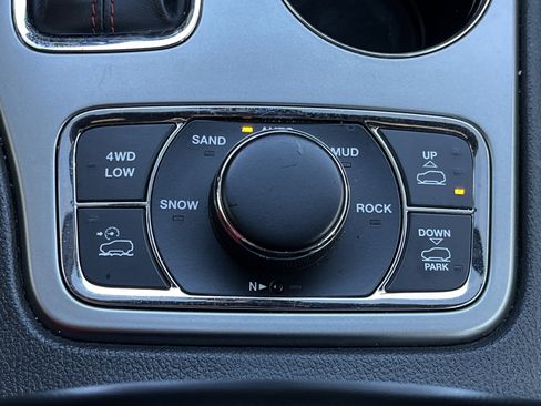 Used 2020 Jeep Grand Cherokee Trailhawk image 9