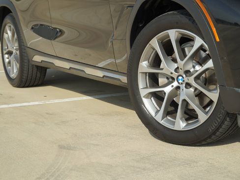 Used 2022 BMW X6 xDrive40i w/ Premium Package image 3