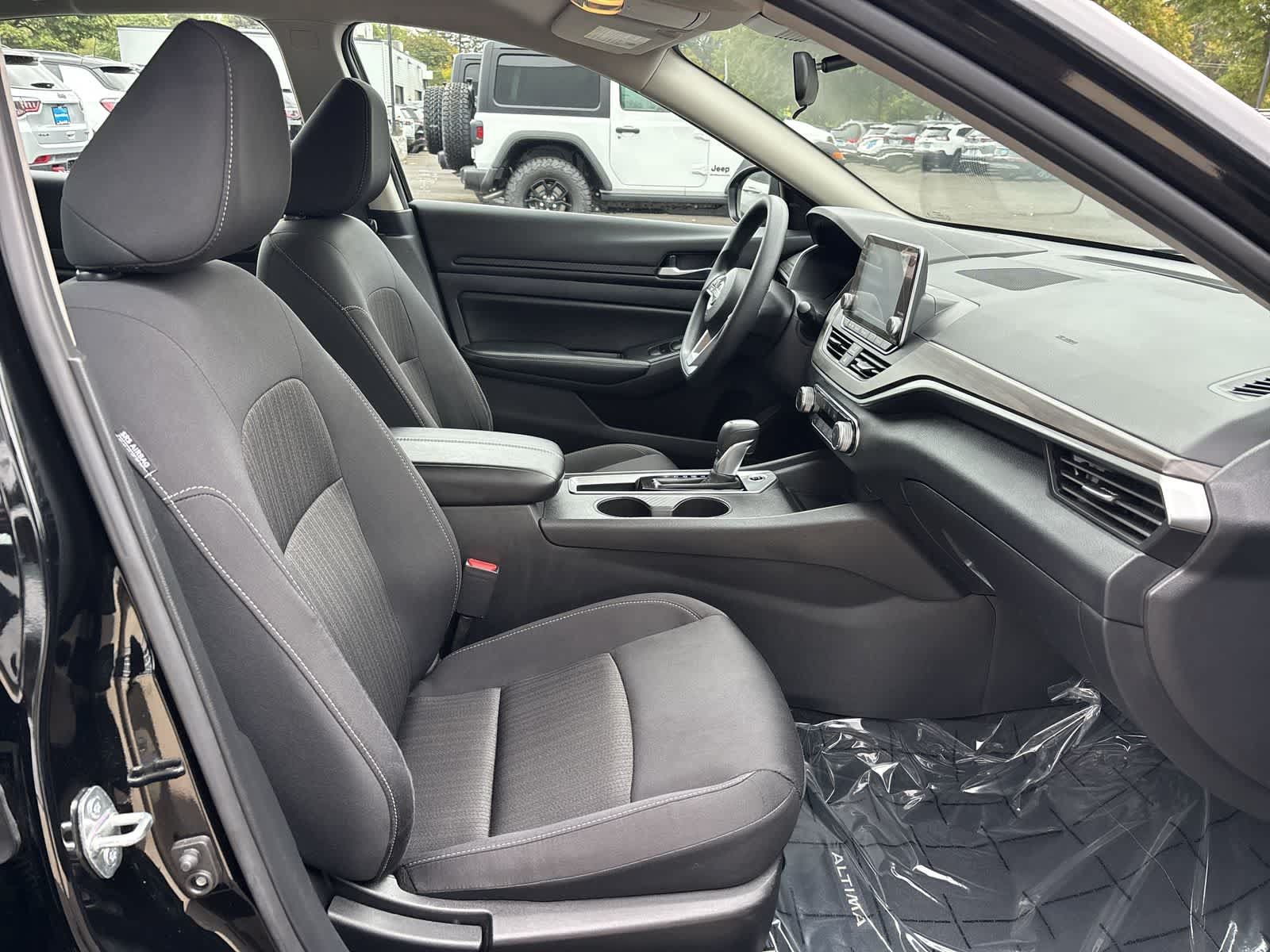Used 2025 Nissan Altima 2.5 SV FWD image 7