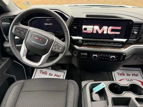 New 2026 GMC Sierra 1500 SLE w/ Preferred Package image 18