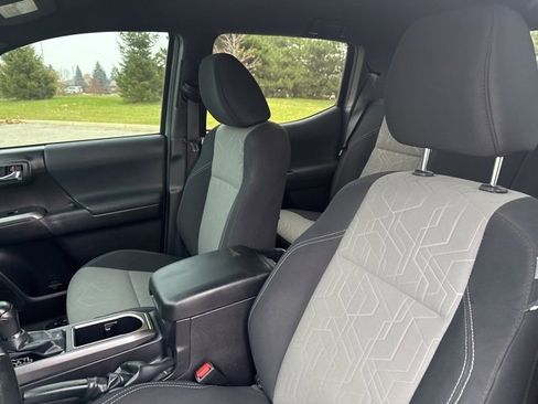 Used 2023 Toyota Tacoma TRD Off-Road image 16