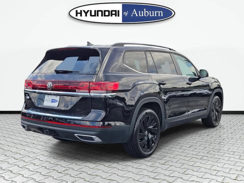 Used 2024 Volkswagen Atlas SE w/ Panoramic Sunroof Package FWD image 5