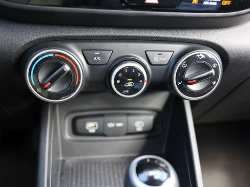 Certified 2023 Hyundai Venue SE FWD image 21
