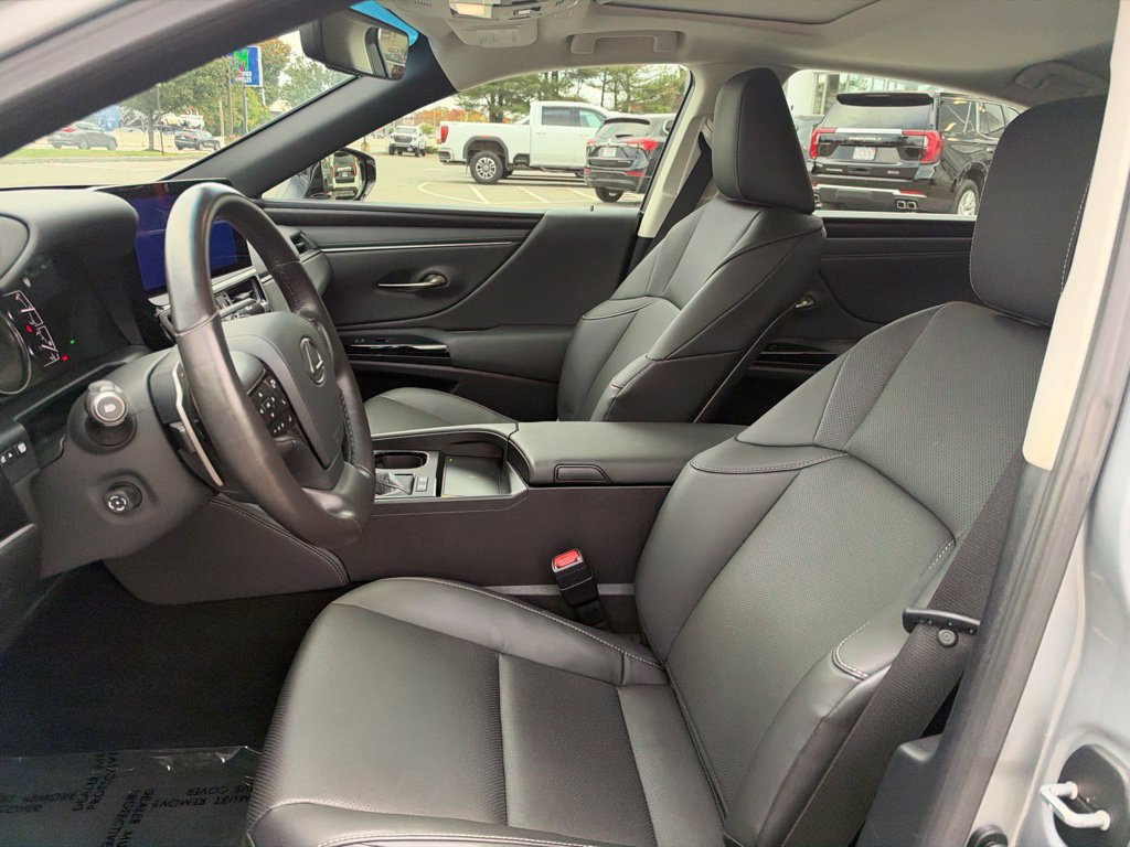 Used 2025 Lexus ES 300h w/ Premium Package FWD image 16