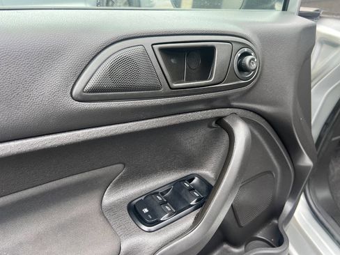 Used 2019 Ford Fiesta SE image 12