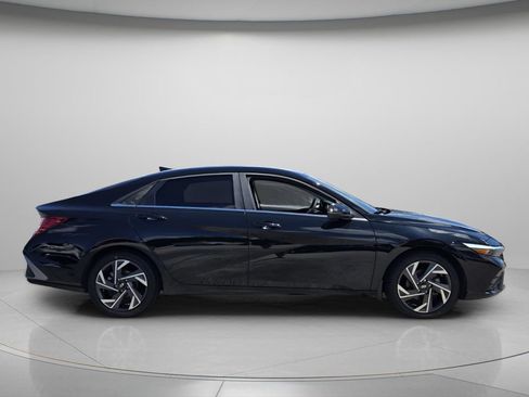 Certified 2024 Hyundai Elantra Limited FWD image 4