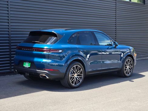 Used 2025 Porsche Cayenne w/ Premium Package AWD/4WD image 7