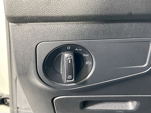 Used 2022 Volkswagen Tiguan SE image 10