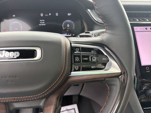 Certified 2025 Jeep Grand Cherokee Summit w/ Luxury Tech Group V AWD/4WD image 27