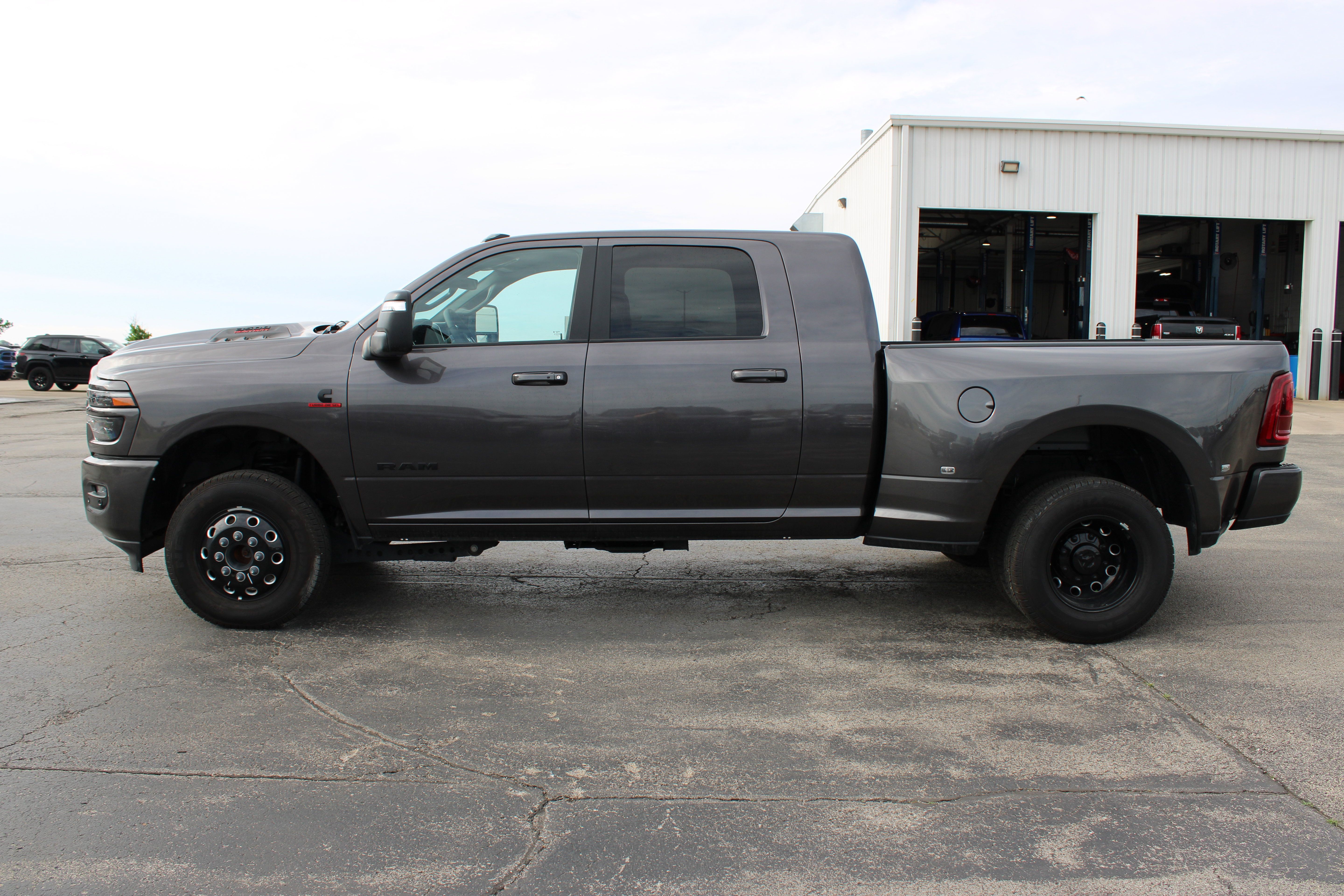 Used 2025 RAM 3500 Laramie w/ Night Edition AWD/4WD image 5