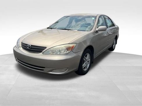 Used 2004 Toyota Camry LE FWD image 3