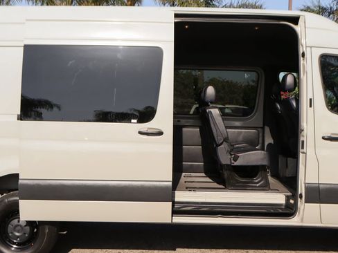 Used 2022 Mercedes-Benz Sprinter 2500 image 12