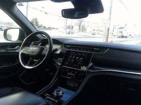 Used 2022 Jeep Grand Cherokee L Laredo image 26